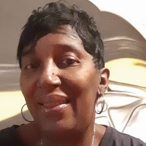 Meet your Posher, Tee